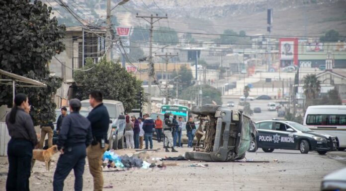 Una conductora perdió la vida en un grave accidente de tránsito registrado en la ciudad de Tijuana, México.