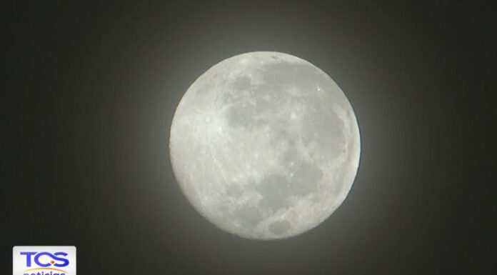 Luna llena de octubre o superluna del cazador pudo ser observado en diferentes puntos del país a pesar de las condiciones climáticas.