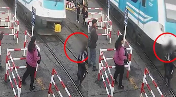 ¡Vivo de milagro! Un joven que caminaba distraído revisando su celular estuvo a punto de morir atropellado por un tren.