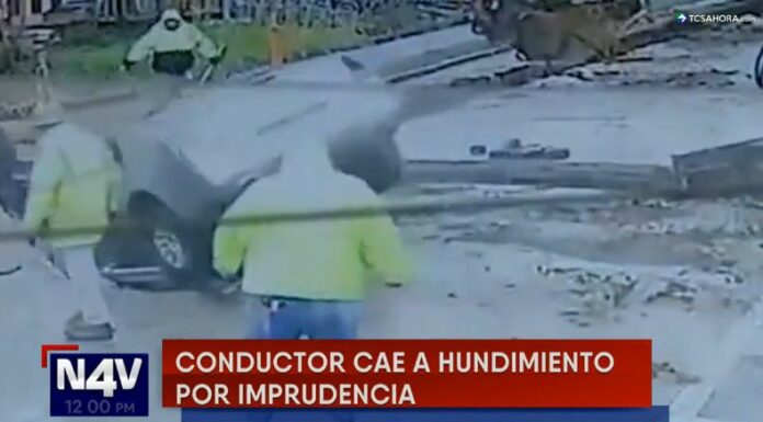 Un clip muestra el momento exacto en el que un conductor se hunde en una cárcava debido a un acto de imprudencia.