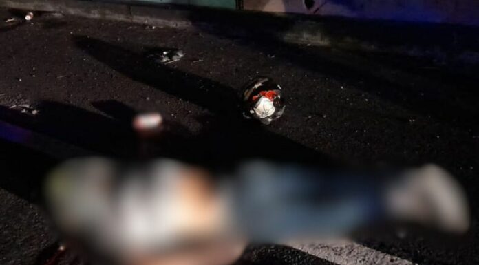 De acuerdo con el reporte de Comandos de Salvamento, la causa del accidente se debió a que el motociclista transitaba en estado de ebriedad.