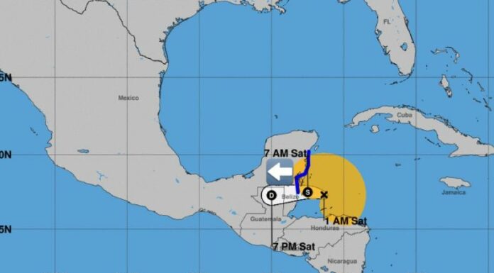 La depresión tropical número 15 ha evolucionado a tormenta tropical, denominada Nadine, así lo dio a conocer el Centro Nacional de Huracanes.