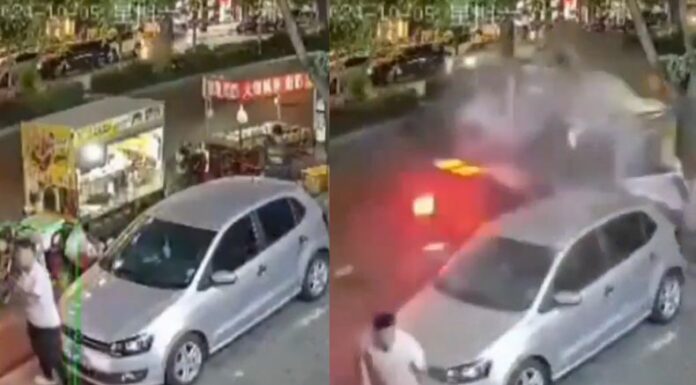 Un video captó el momento exacto el que un conductor chocó su vehículo contra dos negocios ambulantes.