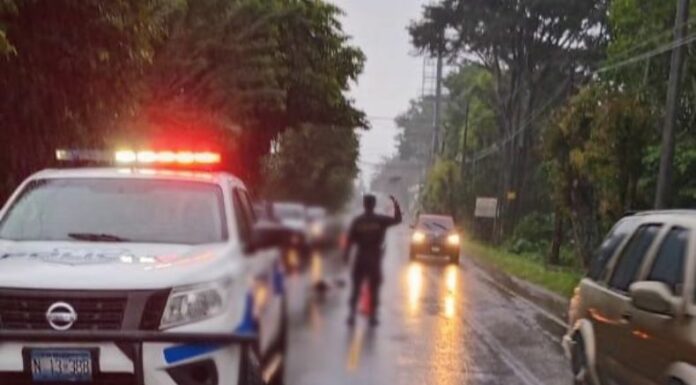 La Policía Nacional Civil (PNC) reportó que una persona falleció atropellada en carretera a Ilobasco, en San Rafael Cedros.