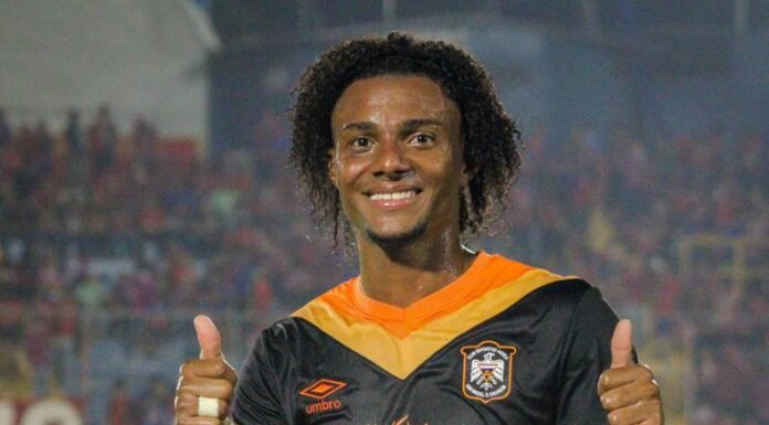 El entrenador de Águila, Daniel Messina, habló del triunfo conseguido en el Clásico Nacional frente a FAS.