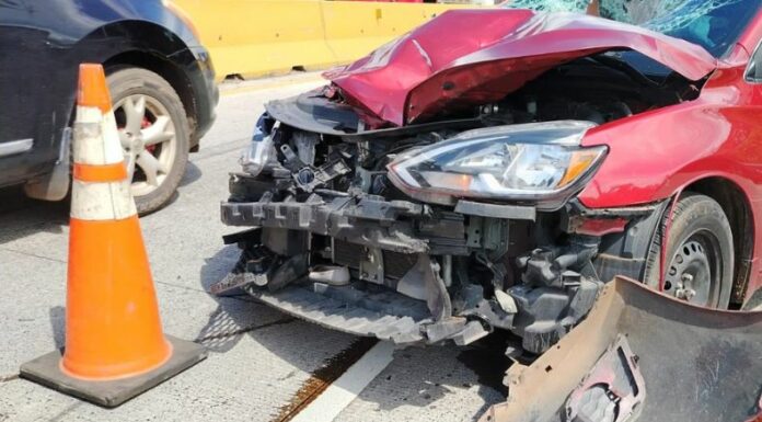 Tres personas perdieron la vida en el km.70 en la carretera de Acajutla a Sonsonate, las víctimas fueron arrolladas por un carro.