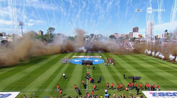 Aficionados de Platense dieron un espectáculo digno de admirar en el clásico de la Liga de Argentina frente a Argentinos