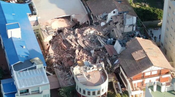 Un edificio de 10 pisos se desplomó en Buenos Aires, Argentina. Hasta ahora se desconoce cómo ocurrió este incidente.