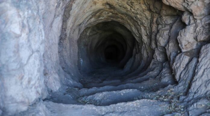 En su intento por evadir a la justicia, un presunto pandillero se escondía dentro de una cueva en Cuscatlán.