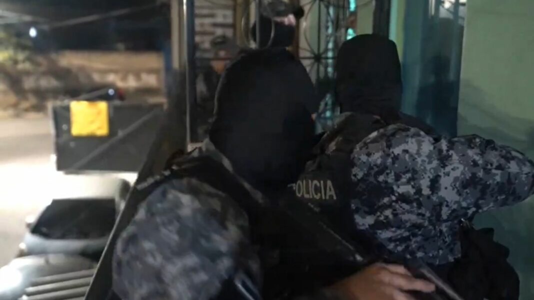 La Fiscalía giró órdenes de captura contra varios sujetos que supuestamente pertenecen a una red que compartía pornografía infantil.