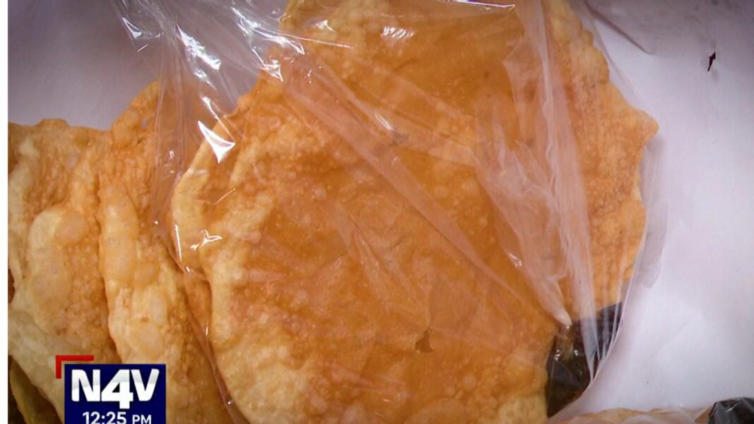 Tan fáciles de hacer como exquisitas, así son las típicas hojuelas. Se trata de una rica y azucarada degustación en el Día de los Difuntos.