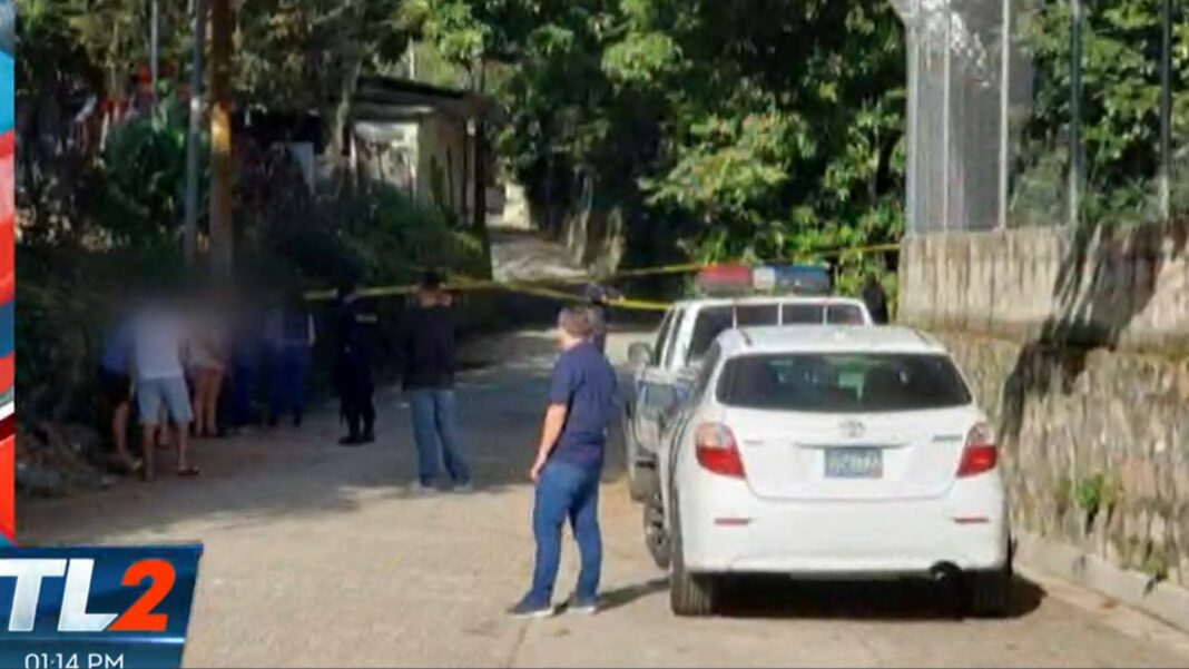 Un hombre fue encontrado sin vida posiblemente en su mismo vehículo. El cuerpo oficial aún no ha brindado mayor información.