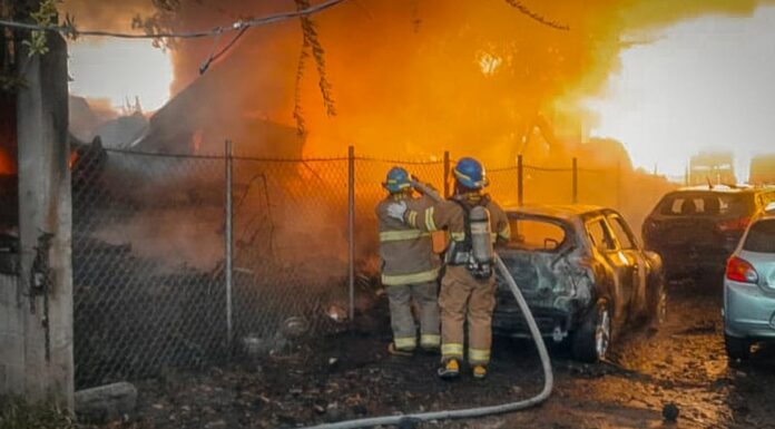 Varios internautas reportan un incendio de gran magnitud en la colonia Santa Fe #2, San Martín, San Salvador.