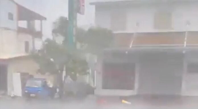 Este día, tocó tierra el Tifón Kong-rey en Taiwán, con ráfagas de viento de más de 220km/h, equivalentes a un huracán de categoría 4.