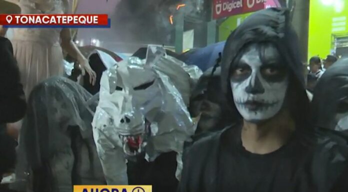 El festival de la Calabiuza, revivió una vez más las leyendas tradicionales salvadoreñas en el distrito de Tonacatepeque, San Salvador Este.