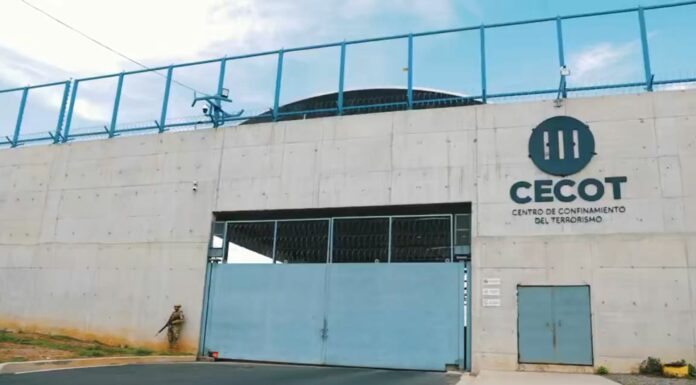 El sujeto huyó a los Estados Unidos tras cometer varios homicidios contra ciudadanos civiles y personal de la institución policial.