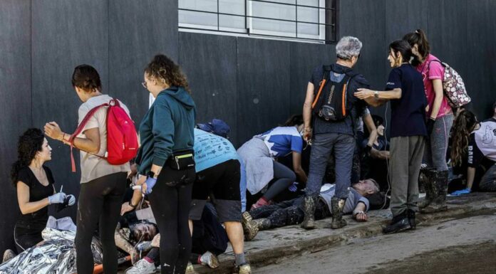19 voluntarios resultaron intoxicados al inhalar gases de una bomba de agua mientras realizaban limpieza ante los estragos de DANA.