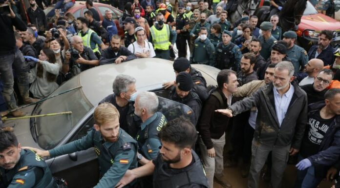La visita de los reyes de España y del presidente del gobierno, Pedro Sánchez, a zonas afectadas por DANA, termina en insultos.