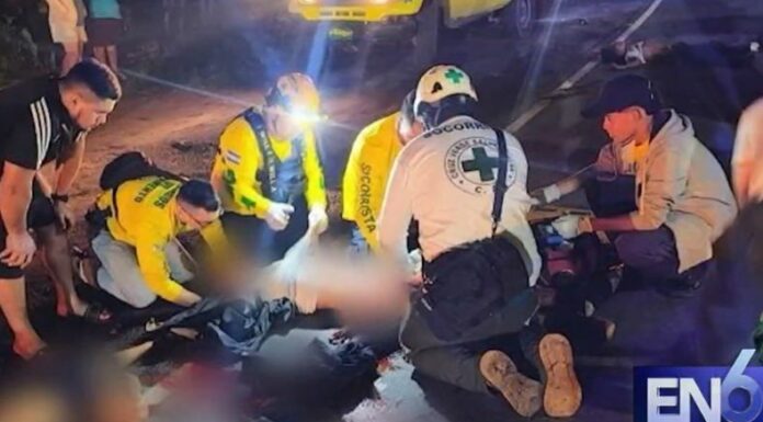 Esta madrugada, tres personas que iban abordo de una motocicleta perdieron la vida tras accidentarse en el distrito de San Juan Opico.