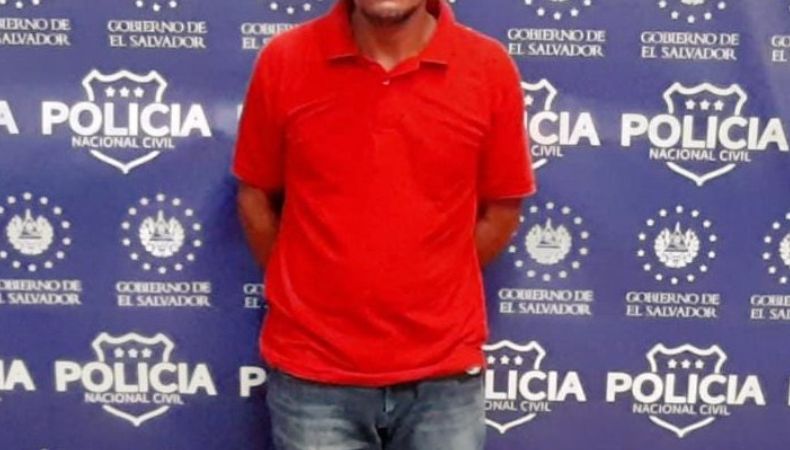 La Policía Nacional Civil (PNC) reportó la captura de un hombre acusado de privar de libertad a una persona y abusar de ella.