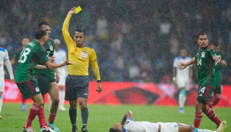 Aparte de tener un amplio recorrido en toda la región como referí, Iván Barton da detalles sobre la carrera universitaria que posee.