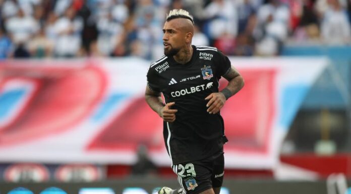 Una mujer interpuso una denuncia contra jugadores del Colo Colo, equipo donde milita Arturo Vidal