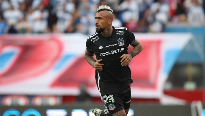 Una mujer interpuso una denuncia contra jugadores del Colo Colo, equipo donde milita Arturo Vidal