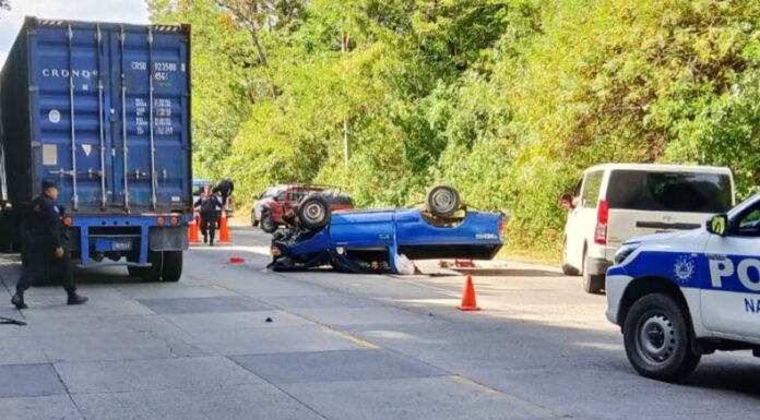 La Policía Nacional Civil (PNC) reportó un vehículo volcado en la carretera que de Santa Ana conduce a Metapán, el cual dejó un lesionado.