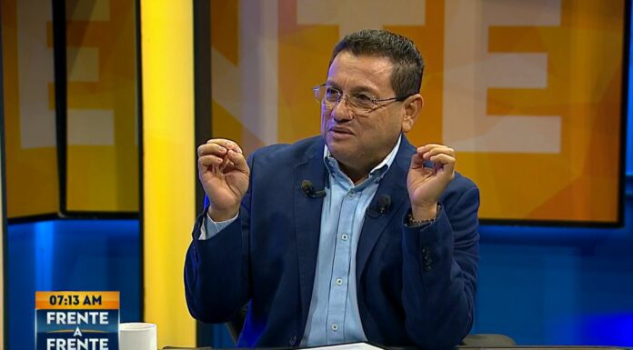 El titular del Ministerio de Trabajo, Rolando Castro, abogó que entregará seis peticiones de sindicalistas a Nayib Bukele.