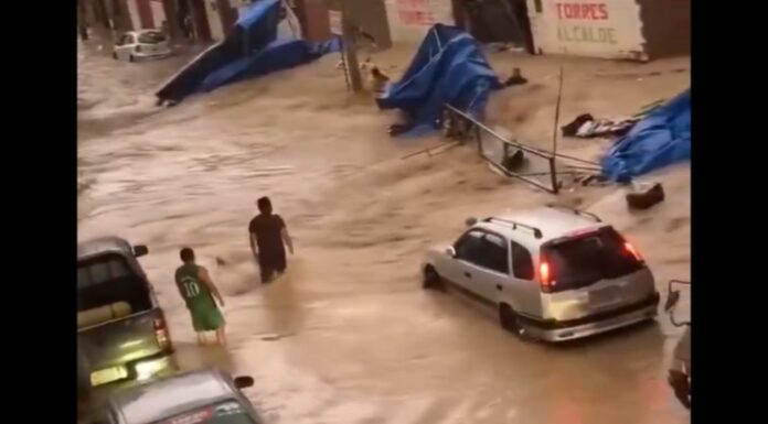 Una fuerte tormenta provocó que la comunidad Tarija, Bolivia, resultara afectada con graves inundaciones y apagones.