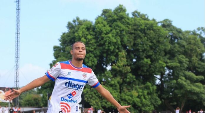 El delantero brasileño de Firpo, Gustavo Moura, está cada vez más cerca de quedarse como el 