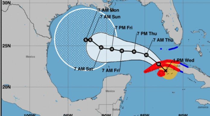 Rafael se convierte en un huracán de categoría tres a medida que se acerca a la costa occidental de Cuba, comunicó el NHC.