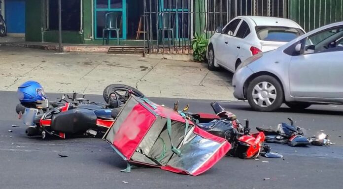 La Policía Nacional Civil (PNC) reportó un accidente de tránsito, en el cual, dos motociclistas resultaron lesionados.