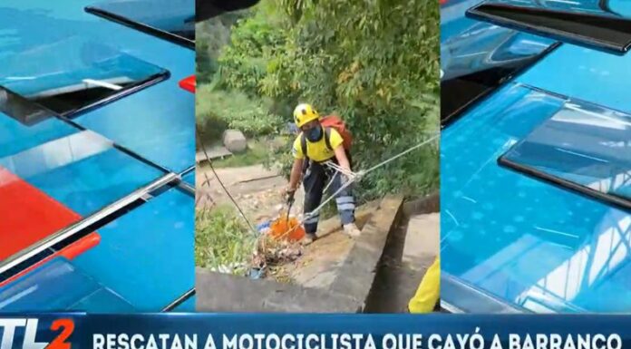 Socorristas rescataron un motociclista que cayó a un barranco después de perder el control por un puente en la carretera de Oro.