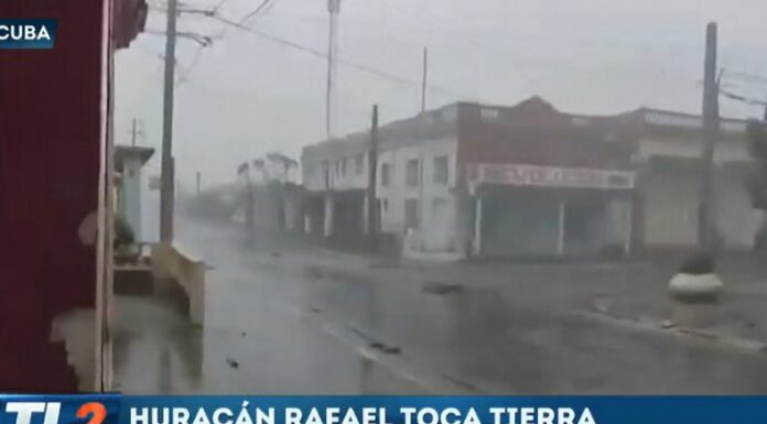 El huracán Rafael, de Categoría 3, tocó tierra en la costa sur y en el oeste de Cuba en medio de un apagón masivo en la isla.