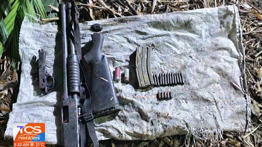 Elementos de la Fuerza Armada encontraron en calidad de abandono armas de fuego en la colonia 10 de octubre.