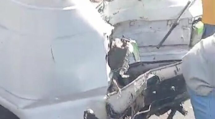 Cuerpos de socorro reportaron un accidente que dejó a dos motociclistas lesionados en la calle vieja a Zacatecoluca, La Paz.