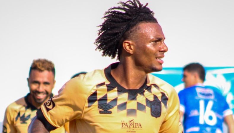 Águila no perdonó y le ganó al Fuerte San Francisco En uno de los partidos pendientes de la jornada 13 del Apertura 2024; el conjunto de Águila se quedó con un tremendo triunfo ante el Fuerte San Francisco.