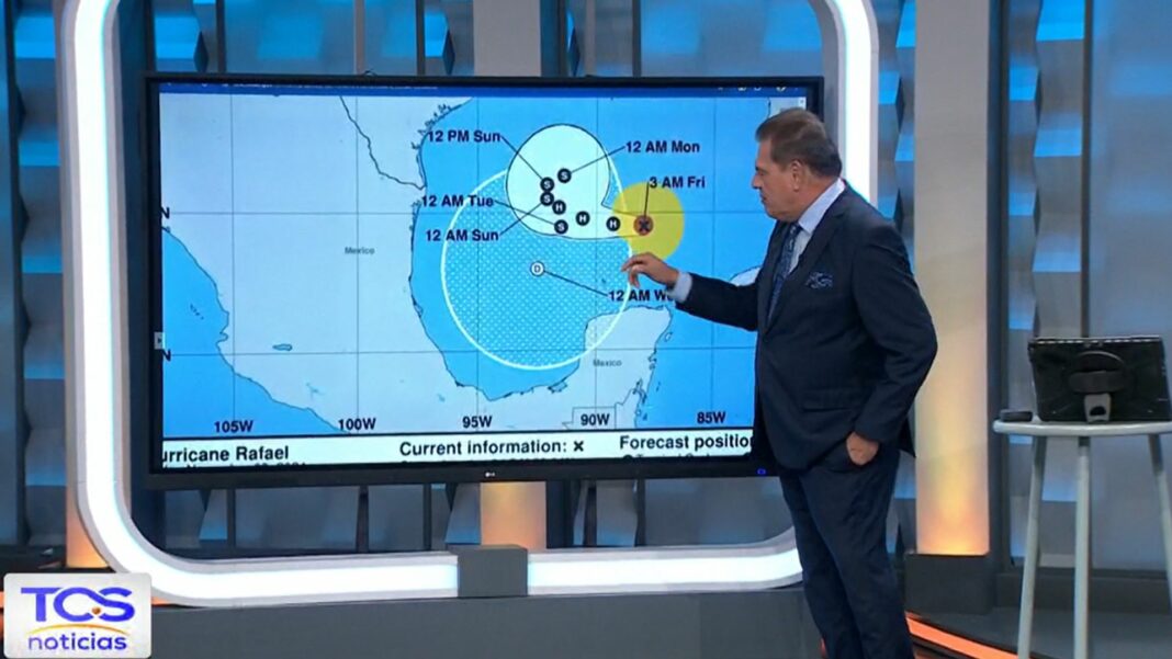 Rafael después de pasar por Cuba, empezó a debilitarse y se mueve hacia aguas abiertas en el Golfo de México.
