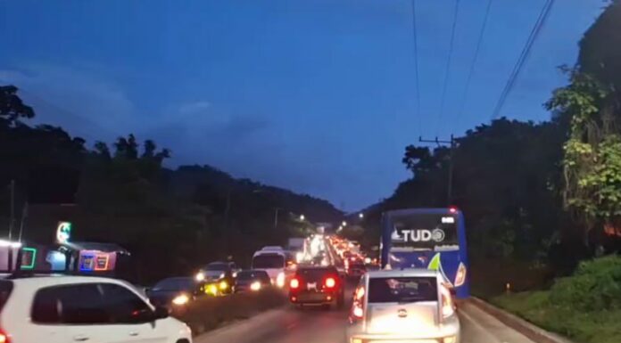 A estas horas de la noche se reporta tráfico pesado en ambos sentidos de la carretera Panamericana, tramo Los Chorros.