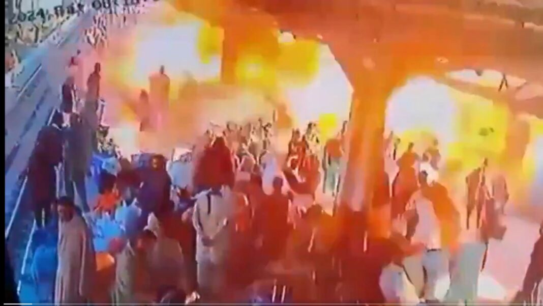 El atentado ha sido reivindicado por el Ejército de Liberación de Baluchistán, y pone en evidencia la fragilidad de la seguridad en esa región.