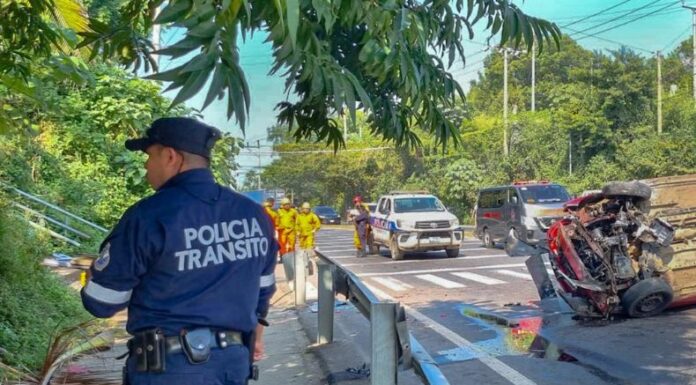 La PNC reportó la muerte de una persona, y otra lesionada, en un accidente víal ocurrido en la calle de Sonsonate a San Salvador.