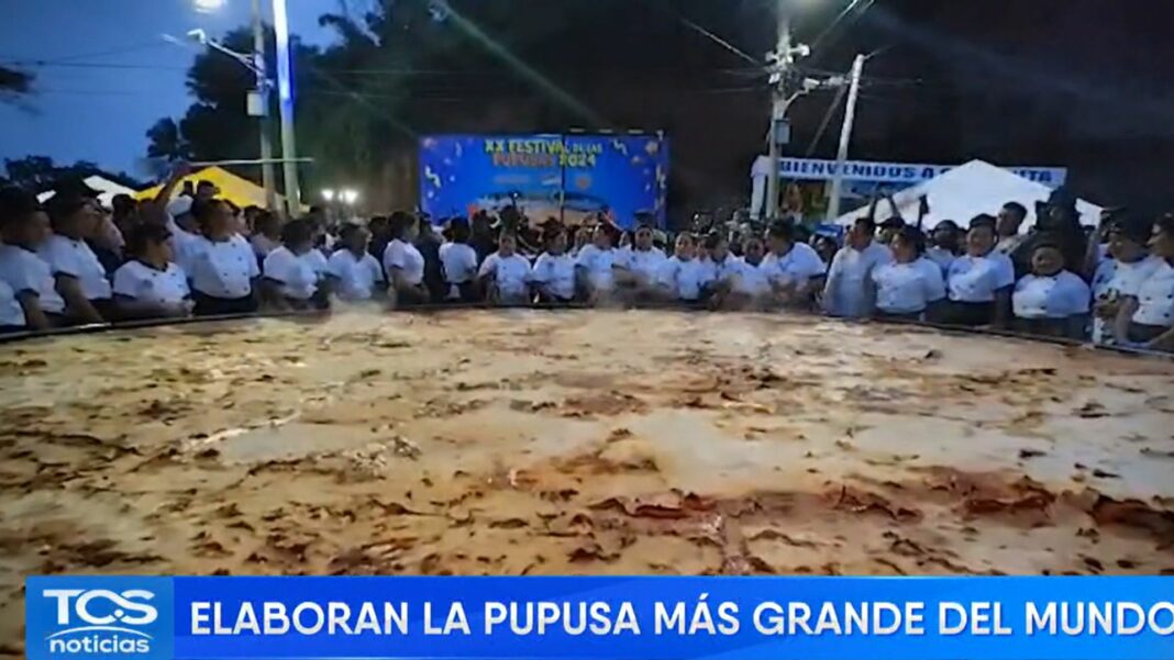 El Salvador celebró un año más el Día Nacional de la Pupusa y en Olocuilta buscaron hacer la pupusa más grande del país.
