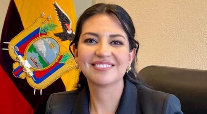 La presidencia de Ecuador designó a la nueva vicepresidenta encargada del gobierno, tras la suspensión de Verónica Abad.
