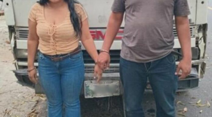 Dos personas, de nacionalidad guatemalteca, fueron capturadas por transportar cinco paquetes de dinero en efectivo.
