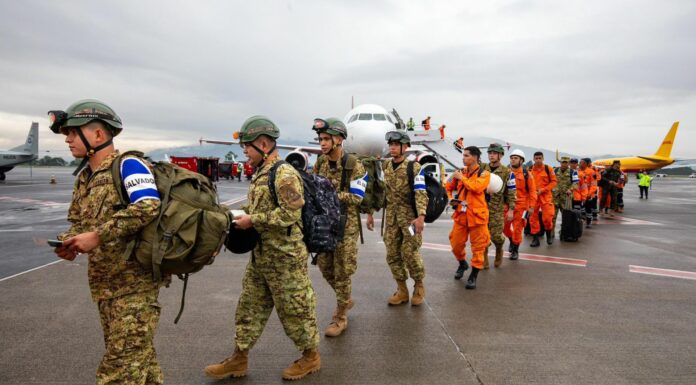 La primera comitiva compuesta por rescatistas, bomberos, médicos, militares, entre otros equipos salieron esta madrugada a Costa Rica.