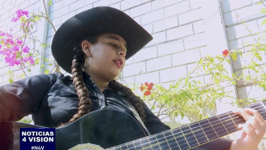 La talentosa joven cantante Nicole Duarte, deleita, con su preciosa voz a su público y es considerada como la 