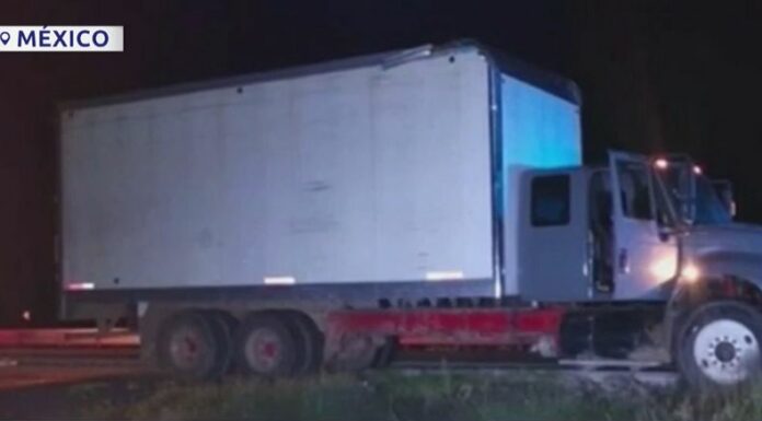 Más de 80 migrantes fueron rescatados por las autoridades de México, estos estaban abandonados en el interior de un tráiler.
