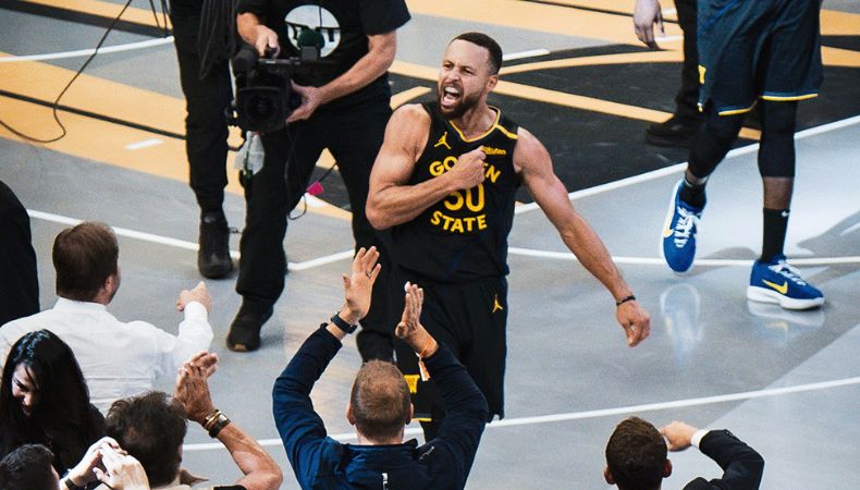 En uno de los encuentros más destacados de la jornada, el conjunto de los Warriors lograron quedarse con un tremendo triunfo ante los Mavs.