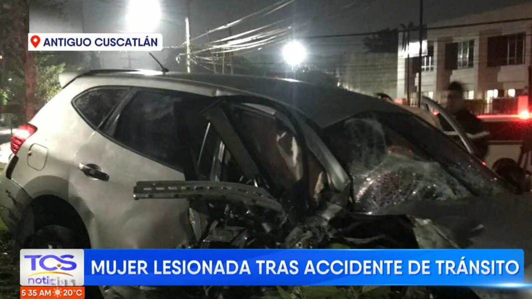 Una mujer quien se desconoce de su identidad sufrió un accidente por presuntamente conducir en estado de ebriedad.